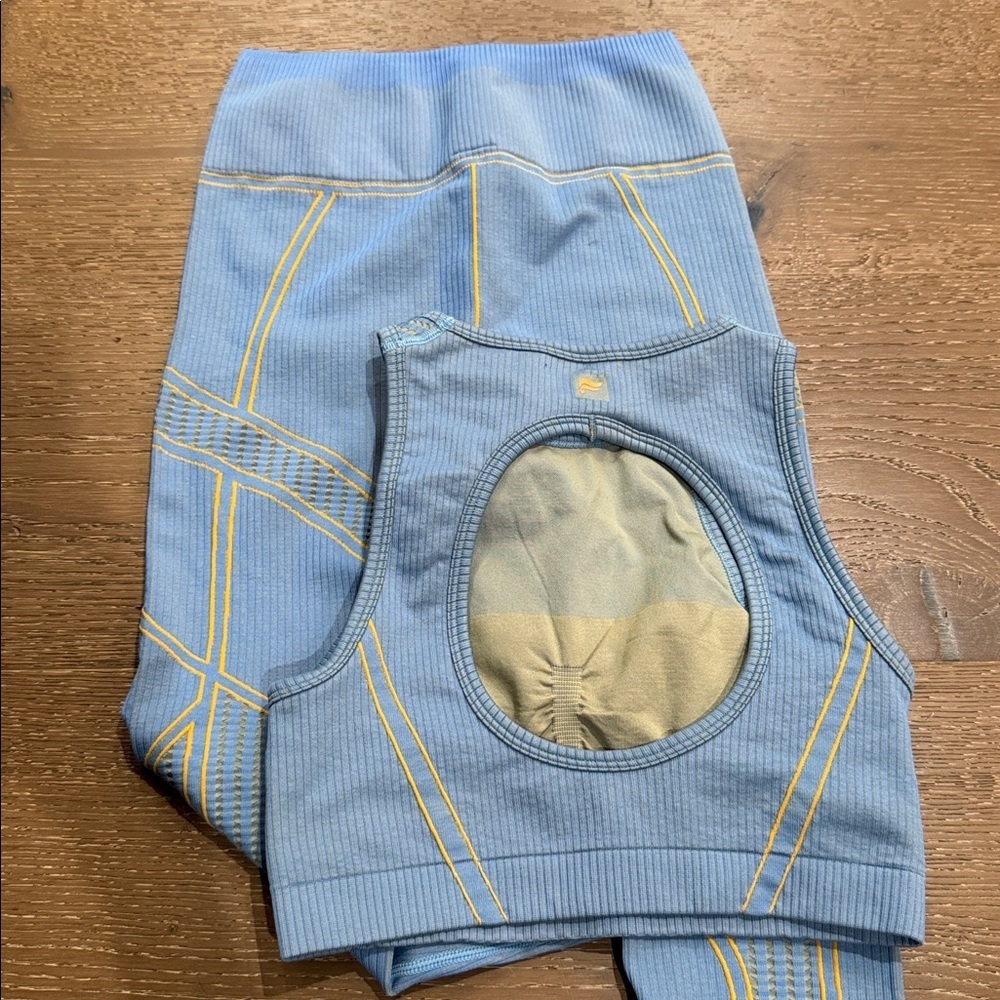 Fabletics Blue & Yellow Seamless Ribbed Workout Set Size S - Picture 8 of 9